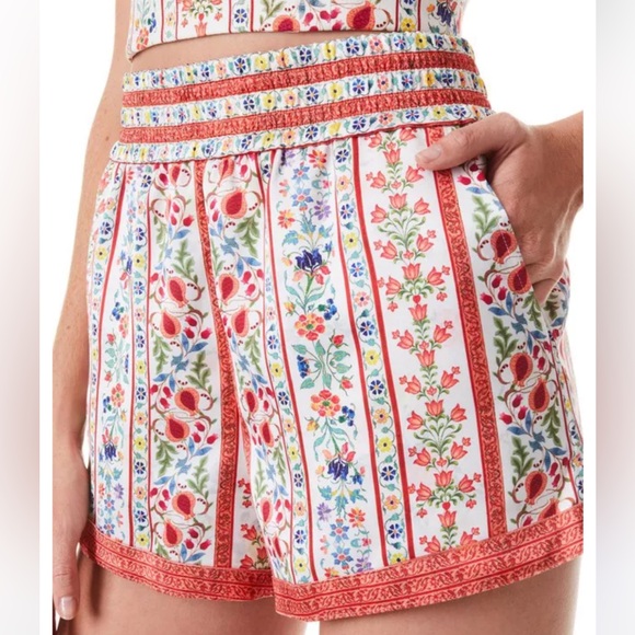 Alice + Olivia Tandy Floral Hot-Pants Shorts - Picture 2 of 8